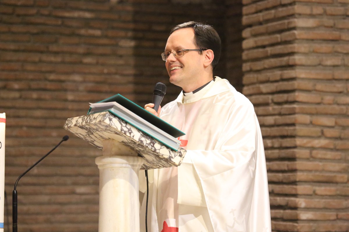 LaityFamilyLife's tweet photo. P. Chagas, ha ringraziato i dirigenti e i tecnici dell'APSA per la loro professionalità e dedizione che "fanno ancora più bello il @youthCSL" e ha lanciato un invito a tutti a collaborare nella "costruzione" della santità delle persone che abbiamo intorno a noi #GaudeteEtExultate https://t.co/8jZ7Xo5uXe