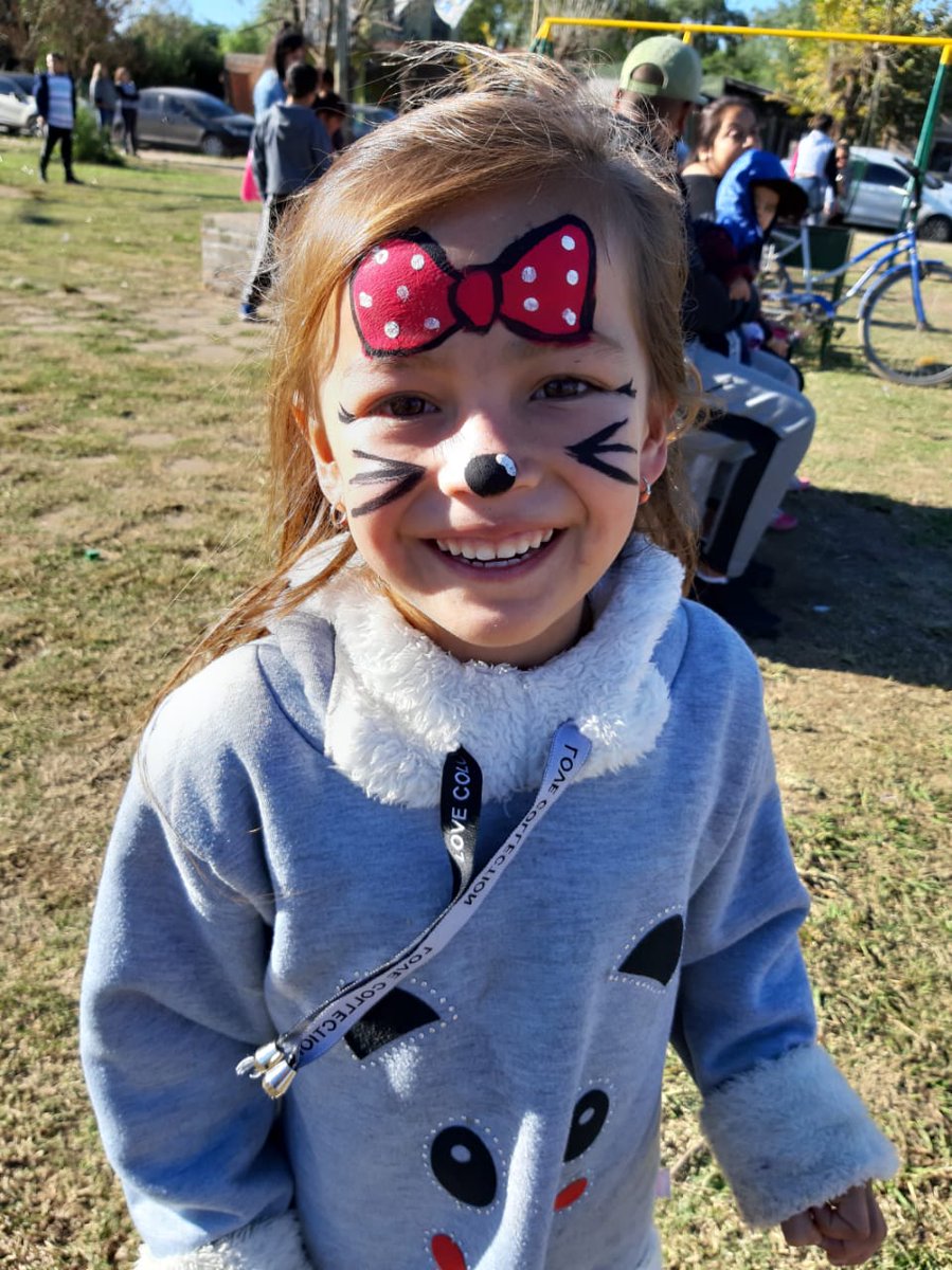 EN BARRIO LOS TILOS CON EL CIRCO MÓVIL

¡Hermosa jornada junto al equipo y decenas de vecinos que se acercaron a disfrutar de este show gratuito y de calidad! Nos pone felices ver las sonrisas de los chicos cuando los visitamos con el Circo Móvil. #SiempreConVos en #Pilar