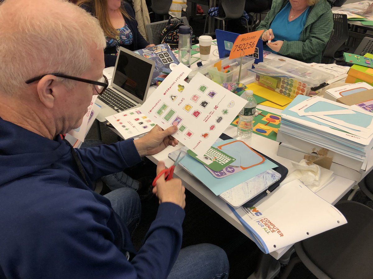 learningdrive's tweet image. Connecting @hellorubyworld Journey Inside The Computer with physical computing through the My First Computer activity! #craftcomputing @CSforAllNYC #SEPjrNYC @lindaliukas