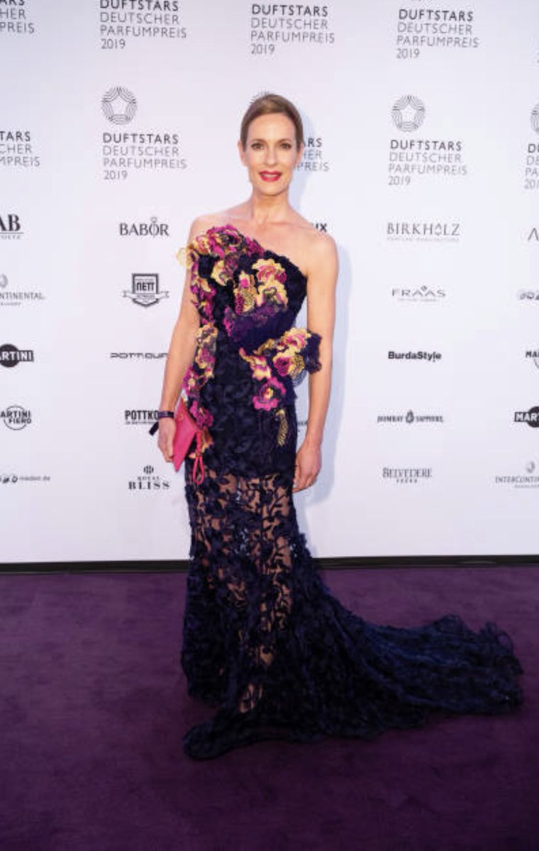 Lisa_Martinek's tweet image. #Duftstars2019 #laudation 
dress by @lanamuellercouture makeup @sisleyparis