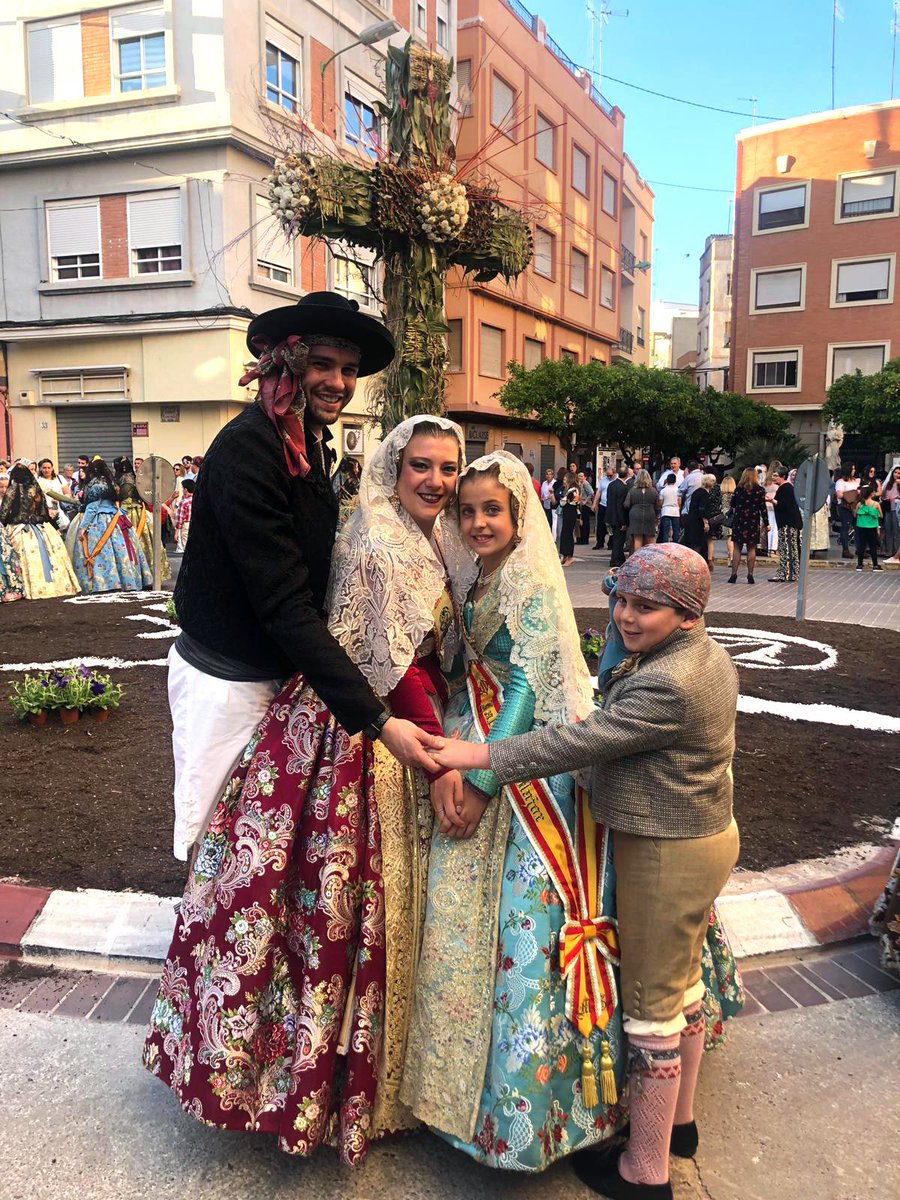 Els nostres representants han estat hui en la missa de la Creu de Maig de Federació Junta Fallera de Sagunt a l'Església de Begonya al Port de Sagunt i en l'ofrena a la Verge dels Desemparats a Sagunt.