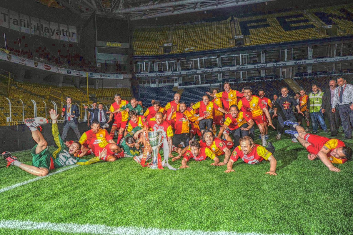 ASYSokakcom's tweet photo. 🏆 TARİHTE BUGÜN IŞIKLAR SÖNDÜ, ÇİMLER ISLATILDI! #12Mayıs2012 https://t.co/3grQad6rVB