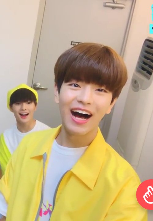 Seungmin featuring baby jeonginnie with open mouth uwu