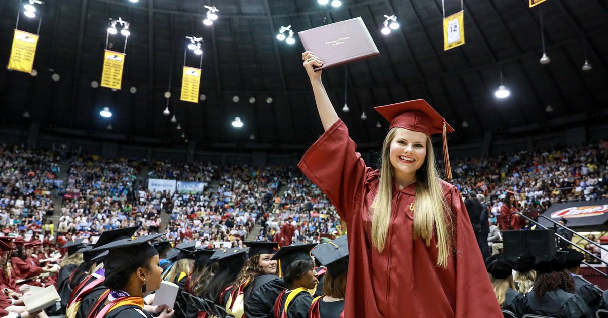 ULM_Official's tweet image. ULM's 2019 Spring Commencement Ceremony was highlighted by special guest Louisiana Gov. John Bel Edwards. The governor addressed the 900 graduates and guests in a packed Fant-Ewing Coliseum.  

#TheBestIsOnTheBayou #ulsystem #ULMyourUniversity bit.ly/2LCmgRu