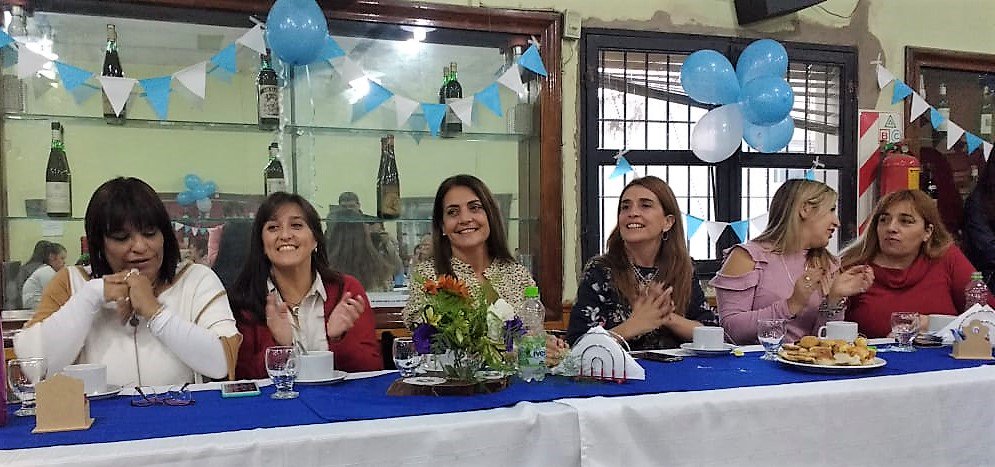 Las muchachas peronistas llevamos tu nombre como bandera a la Victoria!
Frente #ElegiSUMAR #Rivadavia #Mendoza
#Evita100Años #EvitaEterna ✌️🇦🇷