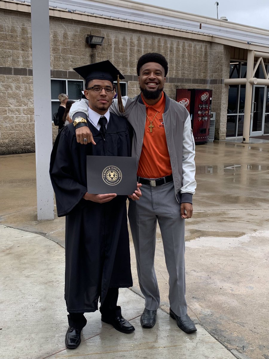 ___meechiee's tweet photo. #TCGrad2019. Respiratory therapist. OnMyMamaIBeBreathing https://t.co/6klEe785TG