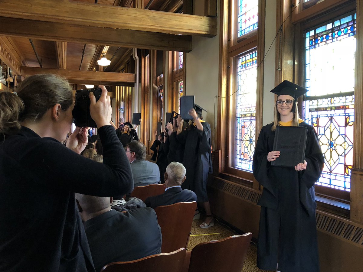 SUArtSciences's tweet photo. Say cheese, graduates. 📸😁🎓 #suartsandsciences #sugrad19 #mastersconvocation https://t.co/MlYBoo7ao9