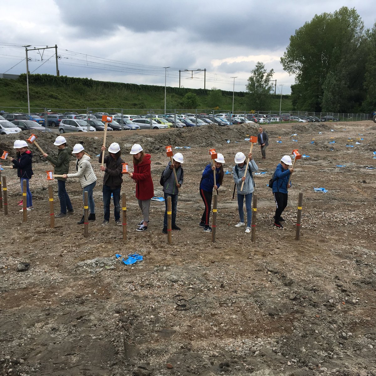Gisteren namens @RaboArnhem bij de officiële start van de bouw van het Lorentz Lyceum. Leuk dat leerlingen ook en rol hadden. Mooi voorbeeld van samenwerking met de wijk. Arnhem en <a href="/Quadraam/">Quadraam</a> mogen trots zijn.