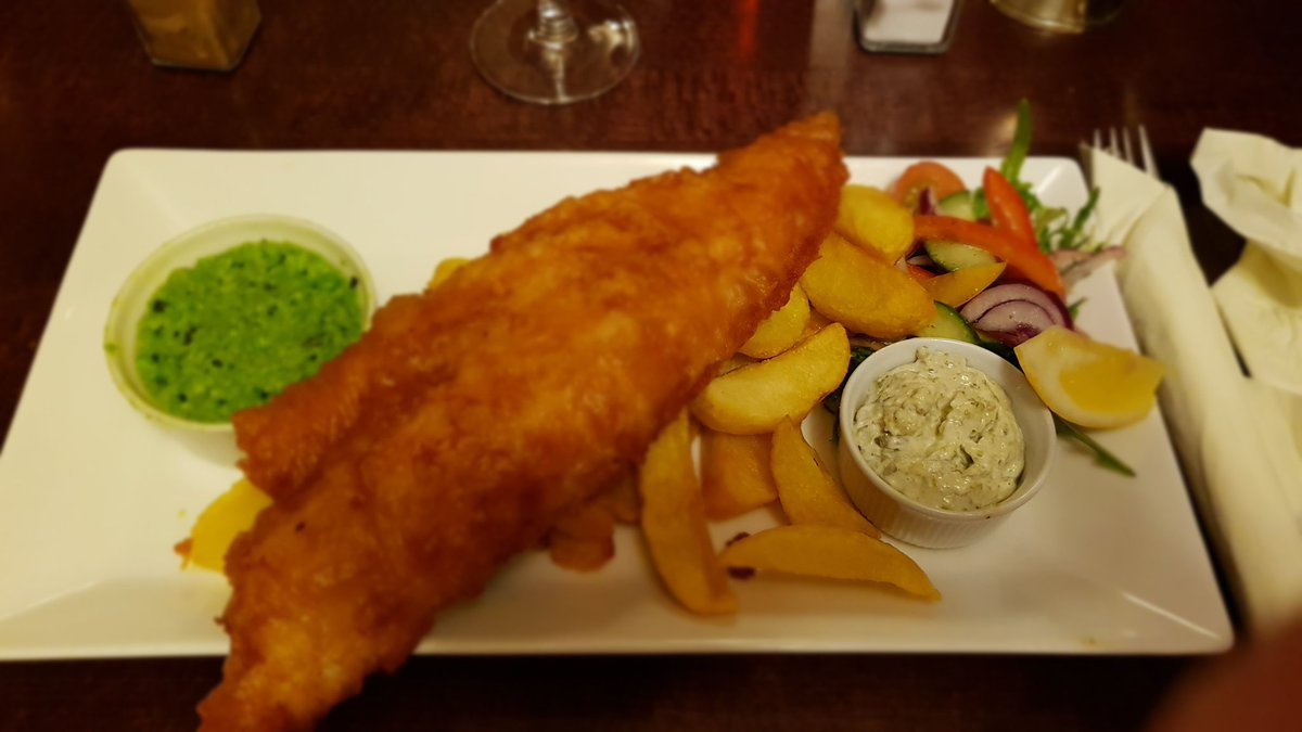claretbluesue's tweet photo. Lovely meal at the village pub tonight ... I was boring with what I ordered but it was yummy #FamyTime https://t.co/n39u7JP4qy
