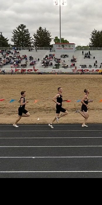 LisaDuncan88's tweet photo. Good to see @Sammyd0703 finding his racing legs again. Making the most of the rest of the season, knowing nothing worthwhile ever comes easy! #noboot #nostrep #roughstarttotheseason. 6th at conference in a 9:45. #ontodistricts https://t.co/5nLMFVHbnt