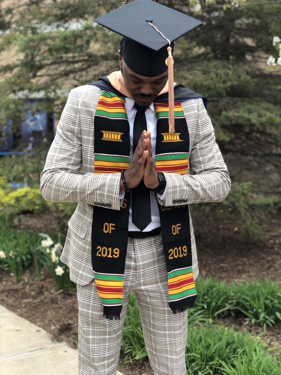 MarioLMcLean's tweet photo. Made a promise to myself that I would make it out the hood. With this hood, I’m going to get my family out for good! - Mario McLean, MBA 2019👨🏽‍🎓💪🏾 #EveryDayIsAnInterview #BlackExcellence #Hooded #MBA https://t.co/aTj5rf8F53