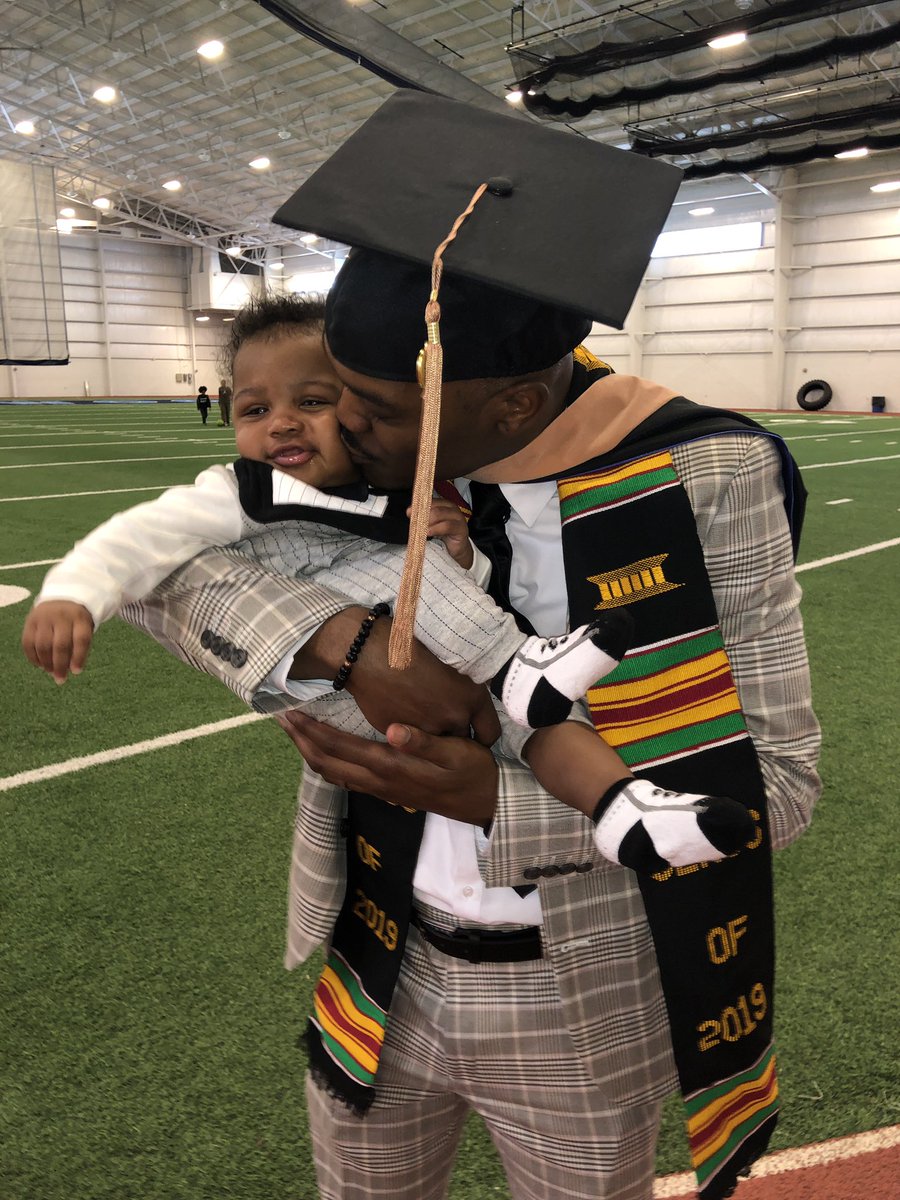 MarioLMcLean's tweet photo. Made a promise to myself that I would make it out the hood. With this hood, I’m going to get my family out for good! - Mario McLean, MBA 2019👨🏽‍🎓💪🏾 #EveryDayIsAnInterview #BlackExcellence #Hooded #MBA https://t.co/aTj5rf8F53