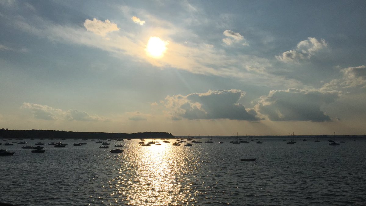 Sun setting over Poole Harbour 🚤 ☀️