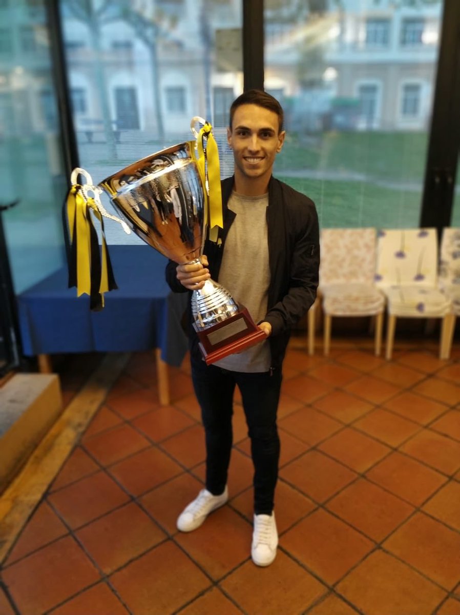 anderarbeloa's tweet photo. 🏆🍾 https://t.co/LxspTGvrDW