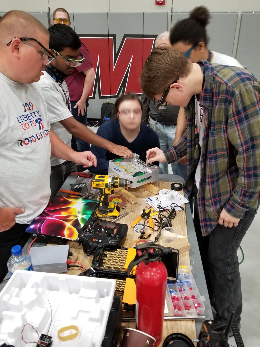 Ajoux66's tweet photo. Tiger bots won their 1st bout
#tigerbots https://t.co/ACtYTkvP3T