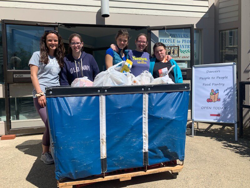 danvers_bb's tweet photo. Some members of our chapter volunteered today at the Danvers Food Pantry!💙 #community https://t.co/5ZtUT7uoKr