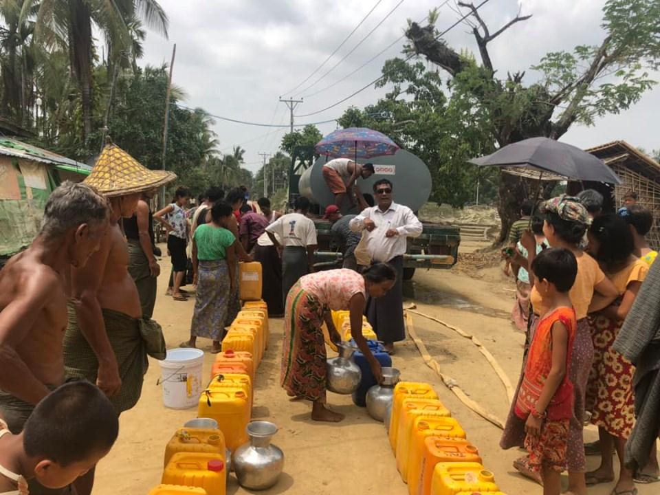 Arakan National Party supports water to Kyout Tan, the village where 7 innocent killed by #Myanmar_army. The village is still blocked by Army authority. Two third of villager are suffering food shortage and lack of water supply. <a href="/Refugees/">UNHCR, the UN Refugee Agency</a> <a href="/hrw/">Human Rights Watch</a> <a href="/YangheeLeeSKKU/">Yanghee Lee</a> <a href="/UNHumanRights/">UN Human Rights</a> <a href="/ICC/">ICC</a>