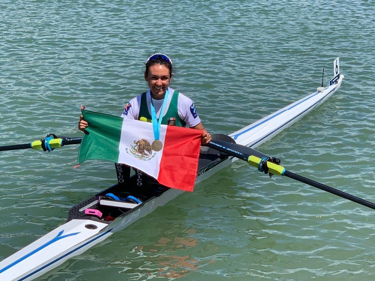 SoyReferee's tweet photo. ¡MEDALLA DE BRONCE PARA MÉXICO! 🇲🇽🥉

La mexicana Kenia Lechuga quedó en tercer lugar en la primera Copa del Mundo de Remo de peso ligero en Plovdiv, Bulgaria 🚣‍♀

¡Muchas felicidades, @kenialechuga! ¡Sigue poniendo en alto el nombre de México! 😃👏🏻 https://t.co/QIV6CYr5g7