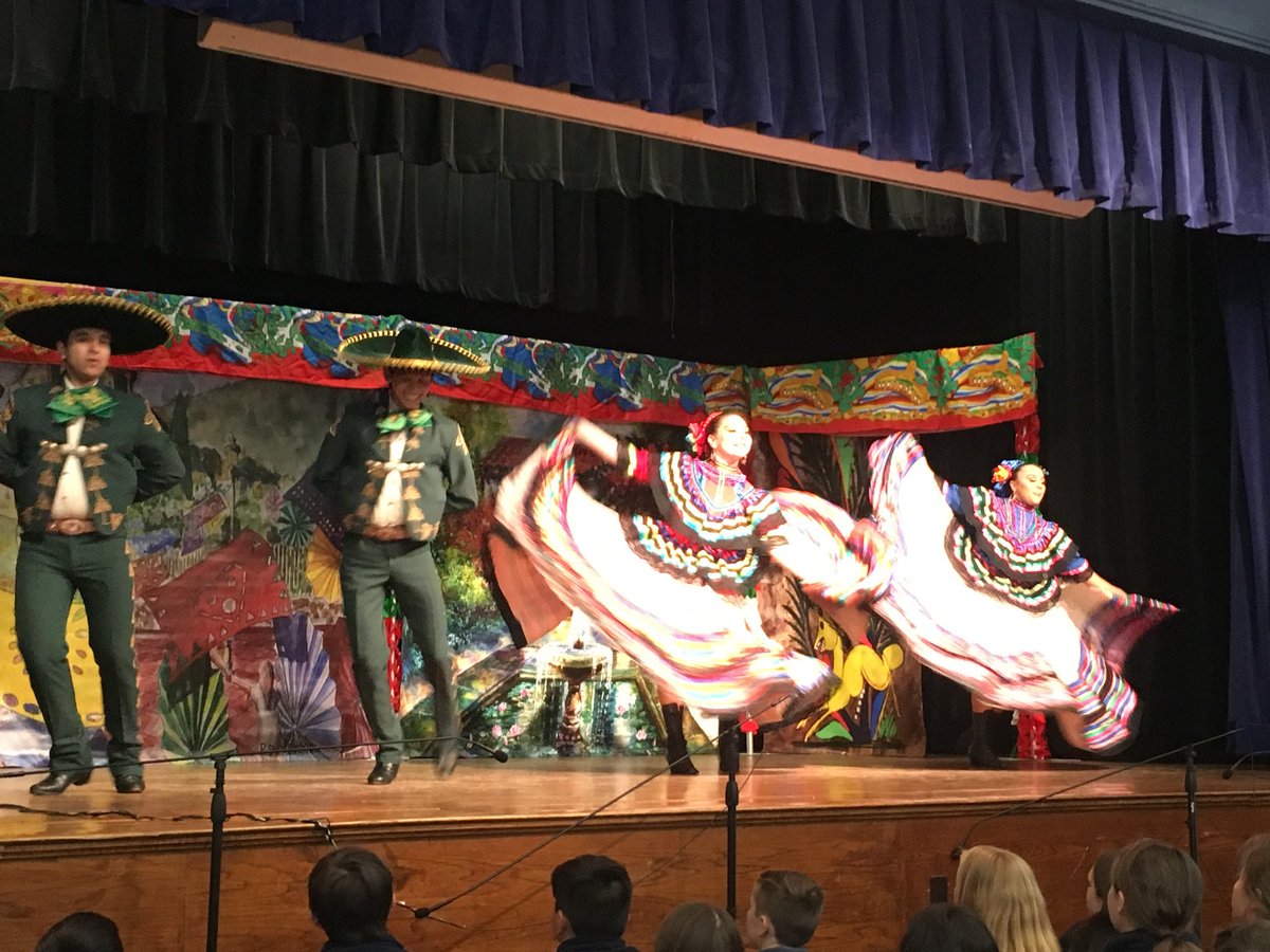 jenwattsSTA's tweet photo. STA welcomes Mexico 2000 Ballet Folklorico! “Preserving our traditions in Texas”. Thank you Spanish teachers for this exciting opportunity and beautiful performance. #Stasuccess https://t.co/Lx6coPyKjS