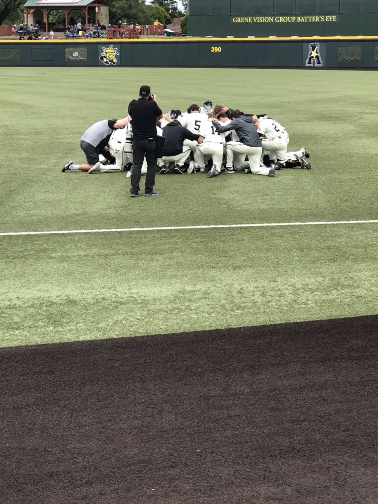 jdabj91's tweet photo. What a great day to be a Shocker! https://t.co/cvCzup2mE7