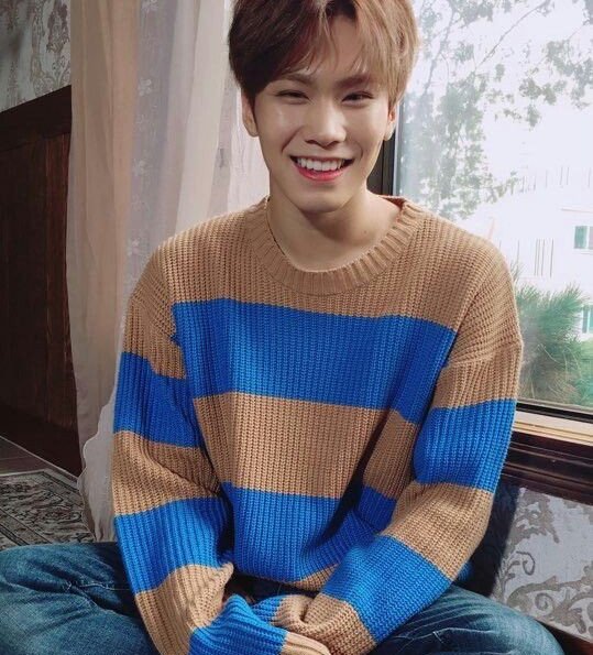 Chensauri00's tweet photo. #RockyYouArePerfect  @offclASTRO  💜✨🌼 https://t.co/Ubny7D7xGX