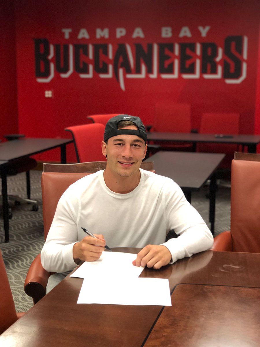 RedbirdFB's tweet photo. SIGNED ✍🏻 ‼️

After a stellar performance at rookie mini-camp, @slotmachine_11 has signed with the @Buccaneers #NFLBirds https://t.co/BUe6MgxYFF