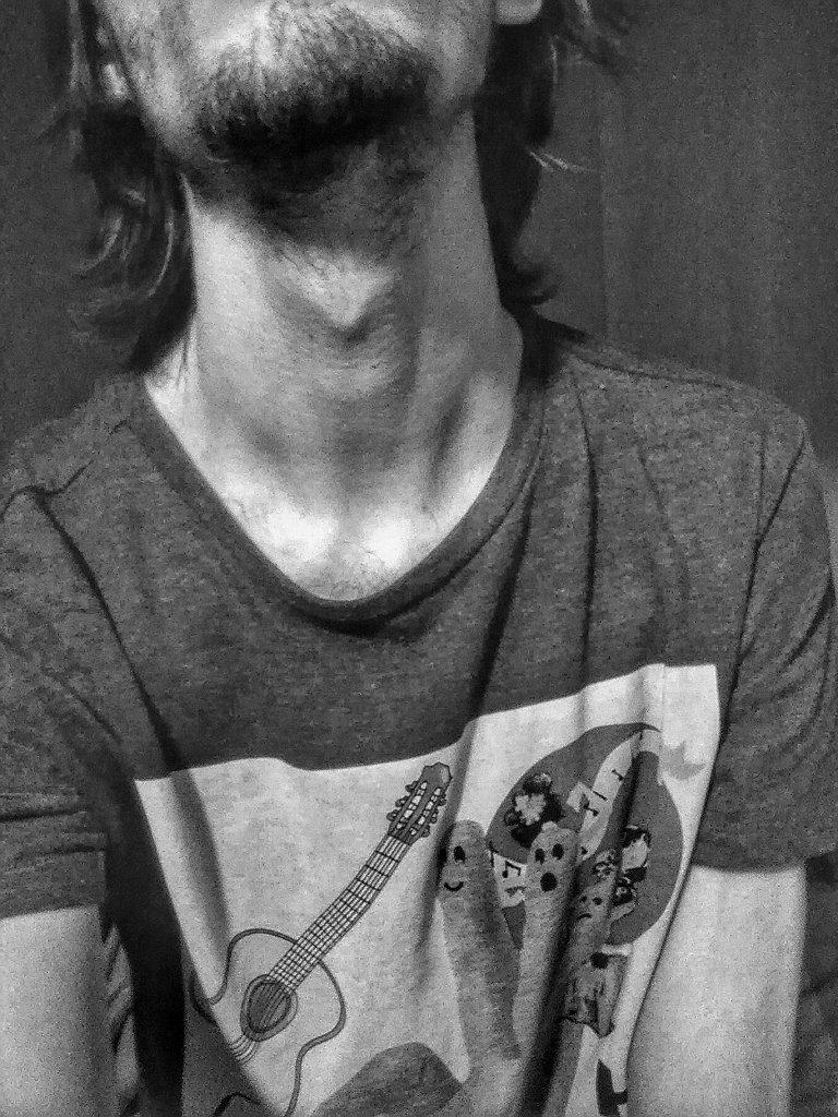 Darianfranz's tweet photo. On my neck...#neck #moody #shot #photo #bwmode #bwstate #grey #bwattitude https://t.co/Hp2GmL1xWJ