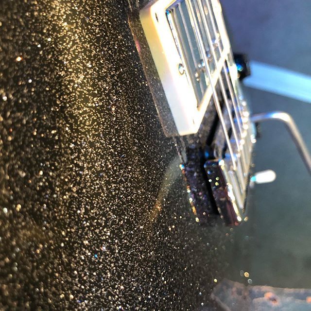 FuchsAudio's tweet image. Glitz, bling, funk, paf, stone tone, Rowyko, Brantley, Ivory, guitar.. #fuchsaudio bit.ly/2HeDgJp