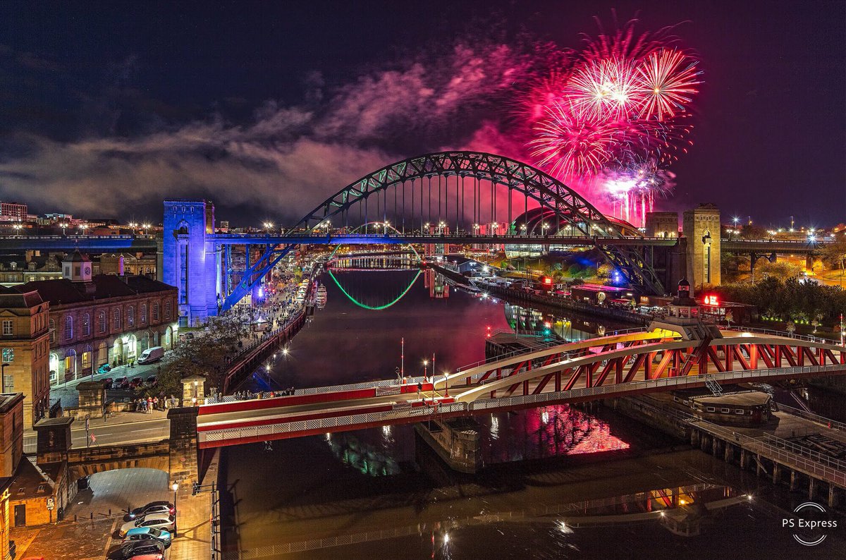 GraemePeacock1's tweet photo. To conclude the @Newcastle2019 #Rugby weekend, we had some quayside Wizz Bangs. First quick edit shows promise @altweet_pet @NE1BID @NewcastleCC @Sage_Gateshead @SageConferences @Port_of_Tyne @CanonEMEApro @OSleisure @BBCNEandCumbria  @bbcnewcastle @Tynetoinvest @TheNewcastleMal https://t.co/XHSt3Y1g81