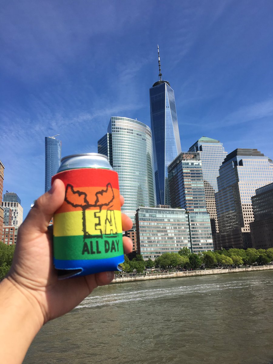 WarrenMcLeod1's tweet photo. s-βEAβ-ing all the sights today! #eaallday #nyc #nicedayforaboatride @erasmusapparel https://t.co/0SPzK7uR5p