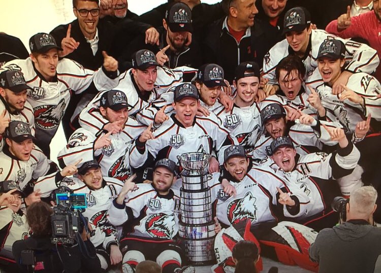 Eastlink's tweet photo. Congratulations to @HuskiesRn on their President Cup title! Congrats to the @HFXMooseheads on an incredible season - way to make #Halifax proud! 

Thanks to everyone who turned to #EastlinkCommunityTV for QMJHL playoff action! 👏 https://t.co/MJKwNteX5J