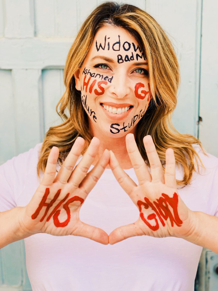 OneHonestMom's tweet photo. Made a widow in her mid 30's and left to parent 7 children on her own, after the death of her 36yr old husband. She says, "His plan is for me to continue to raise these kids on my own is tough to wrestle with at times. And tougher… https://t.co/5HUnB1c3aA https://t.co/AQbkYUTkVH
