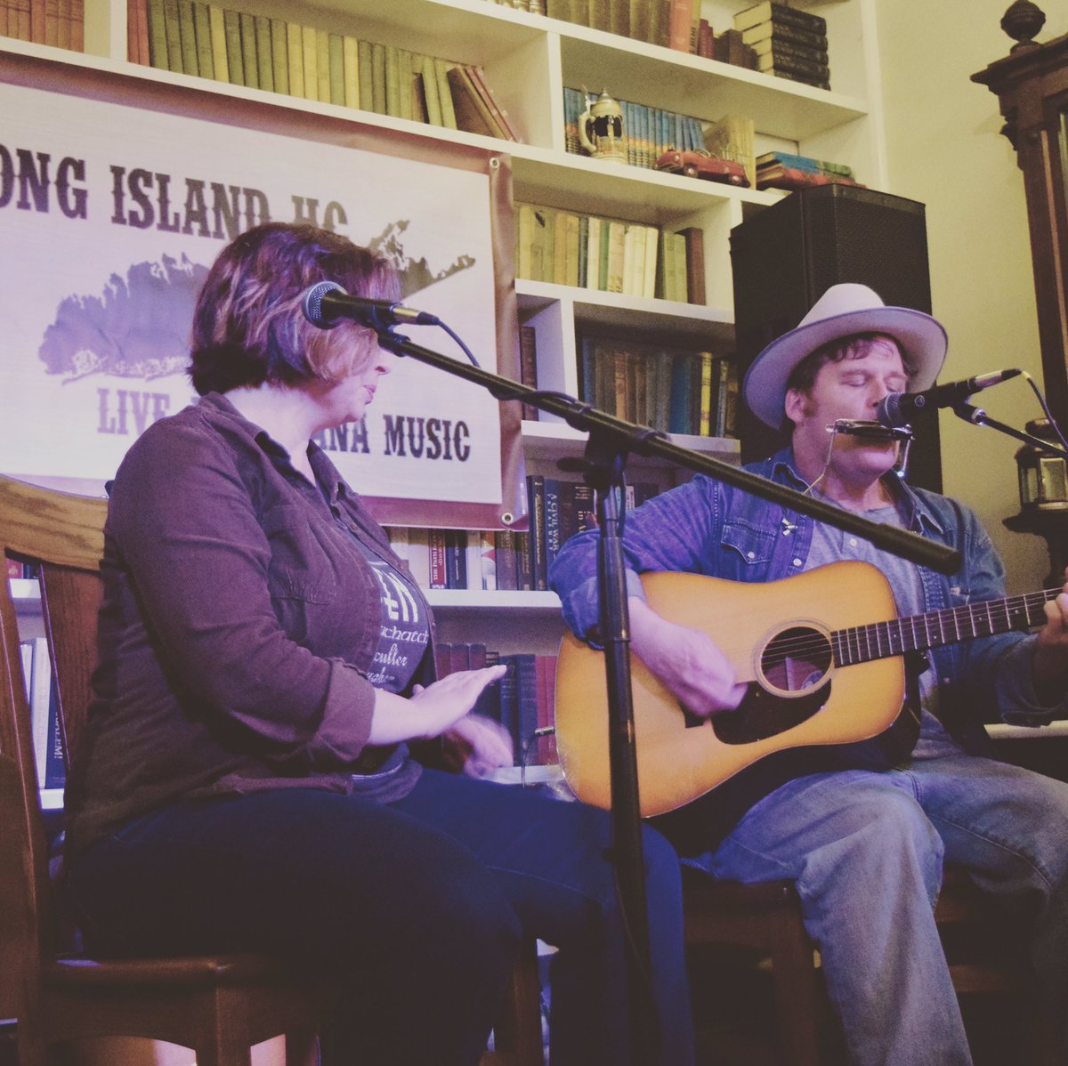 LongIsland_HC's tweet photo. What a great night of music and stories with @ChrisCarrollTX @AdamCarrollTX on #LongIsland #AmericanaMusic #FolkMusic #LongislandHC #LongIslandHouseConcerts https://t.co/dvVWEHvd20