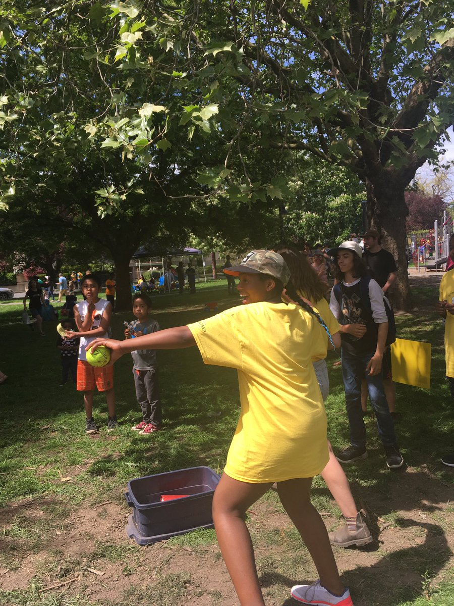 QVCCyouth's tweet photo. So much fun today at #QVD Thanks to all our #youth #volunteers that made the day happen!!! #heartofthevillage #ilovequadravillage #qvccyouth #youthareawesome https://t.co/pocRAJNNMD