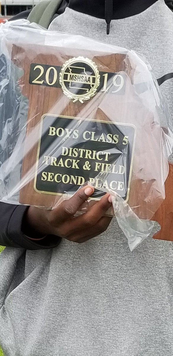 FZWTrack's tweet photo. Thanks @Staples3Ryan for posting with our boys 2nd place plaque today https://t.co/n0ensaYROc