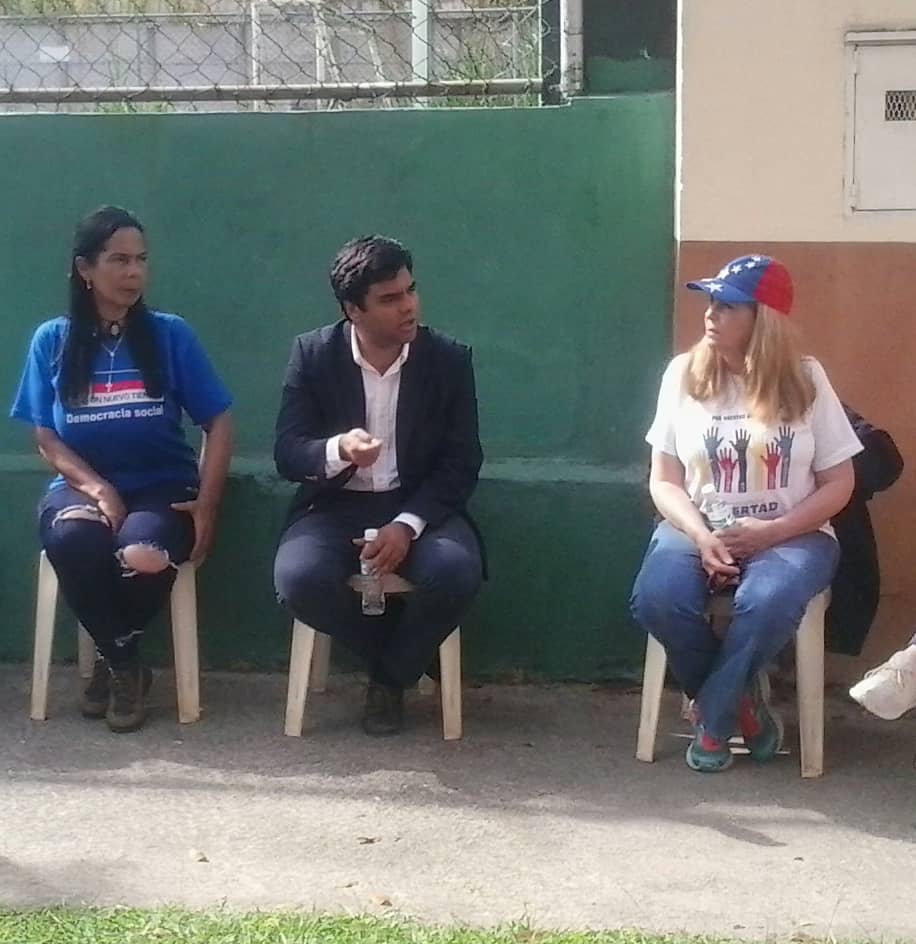 AmplioLos's tweet photo. Excelente Asamblea de ciudadanos convocada por el partido @Pr1meroJusticia en el sector Las Minas, San Antonio de Los Altos con el Diputado a la @AsambleaVE  Angel Alvarado @AngelAlvaradoR   #VamosBienPorqueVamosJuntos https://t.co/uj9sHNjEy0