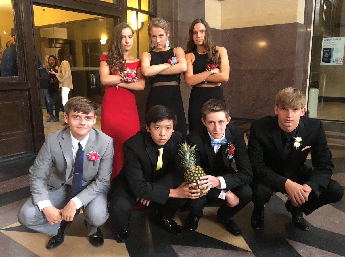 libsoccerfans's tweet photo. 👀 👀 These guys and gals clean up nicely! ⚽️ ⚽️ https://t.co/4m4zEgTKUH