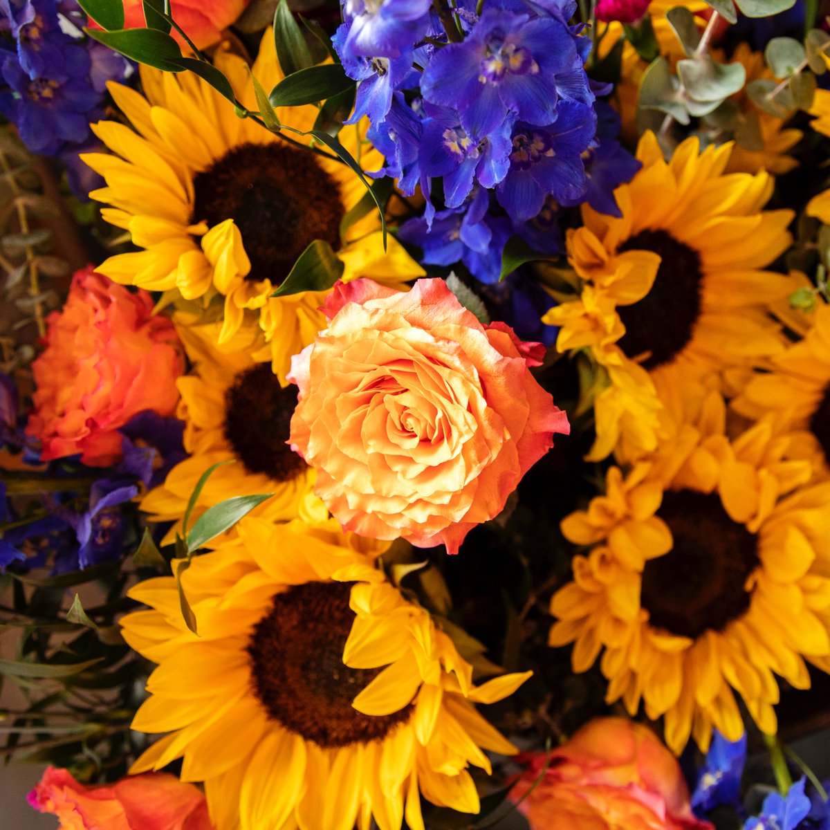CurbsideOKC's tweet photo. If you're looking for a wonderful Mother's Day gift then it's not too late. You still have the opportunity to buy a handmade bouquet — while helping end homelessness in our community — on Sunday at our pop-shop location in Oklahoma City. https://t.co/zM6sLi2xMB