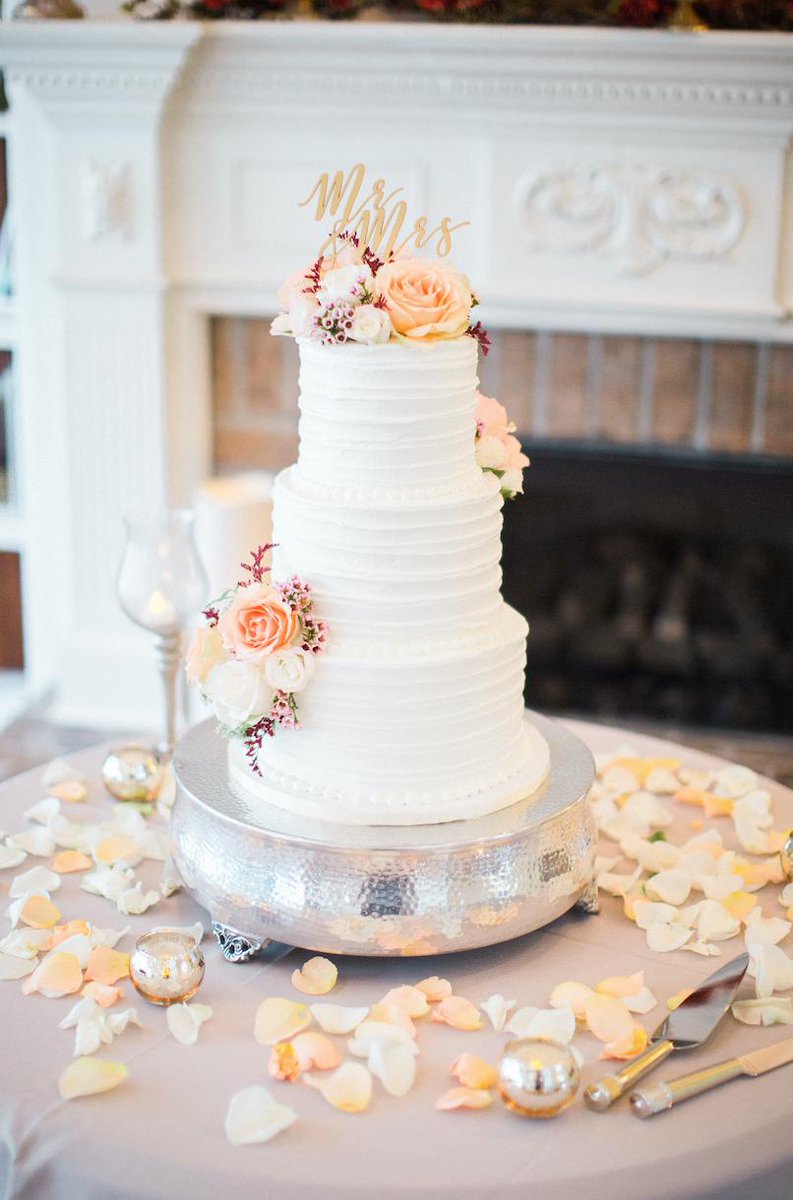 mackeyhousega's tweet photo. Today is #EatWhatYouWantDay and we’re choosing 🍰 Check out these delicious creations by some of our amazing vendors! #weddingplanning https://t.co/IOXfVEW7Gz