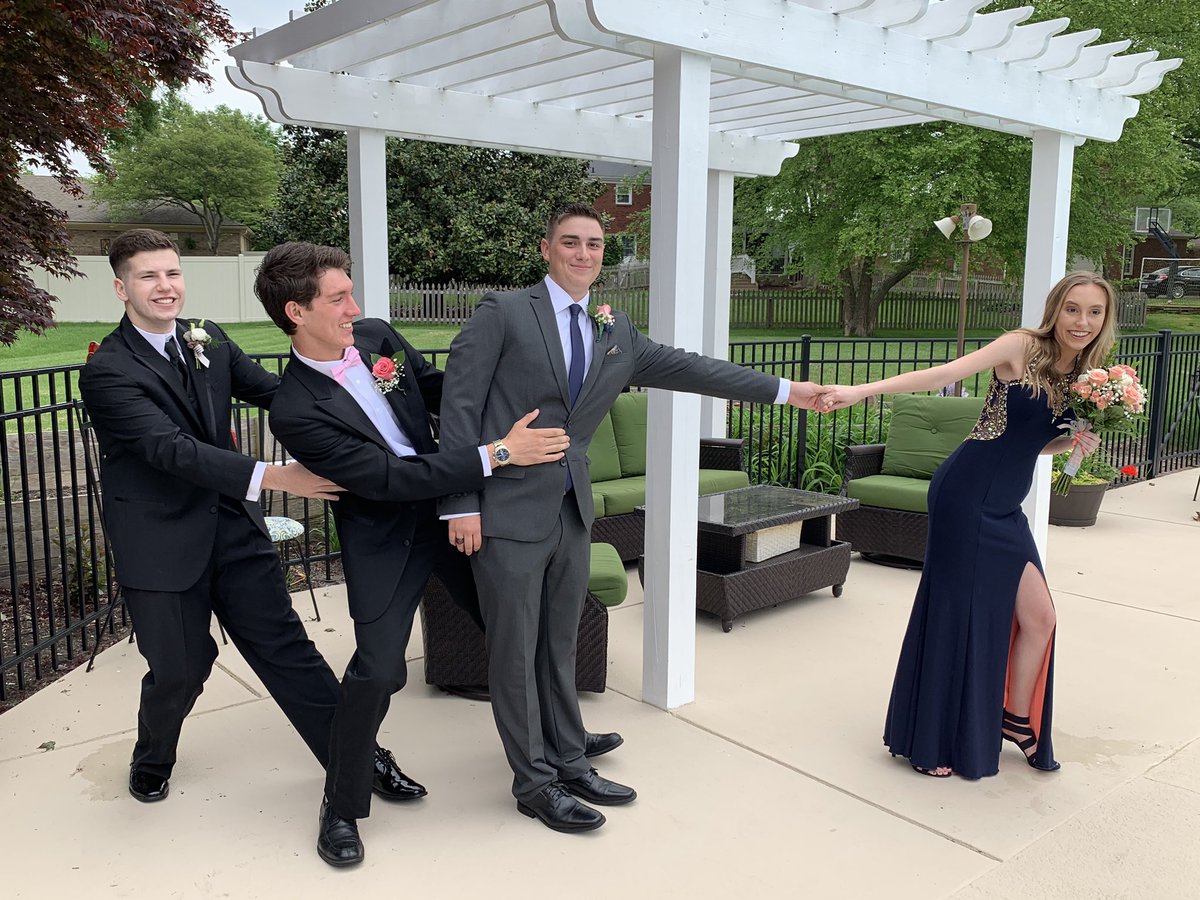 mindyapeterson's tweet image. And they’re off! That’s a great group of kiddos right there. ❤️ #IBlinked