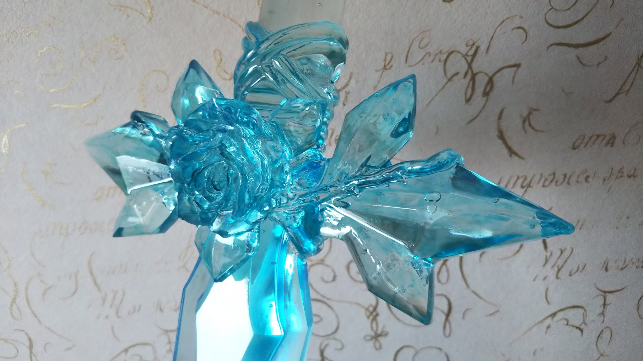 ゆづパパ きど ひろし Twitter પર 青薔薇の剣がようやくかたちになりました まだ完全に固定できてませんが 表面を整えたり もう少し続きます 青薔薇の剣 Sao レジン ゆづパパ きど ひろし Twitter પર 青薔薇の剣がようやくかたちになりました まだ完全に固定できてませんが 表面を整えたり もう少し続きます 青薔薇の剣 Sao レジン