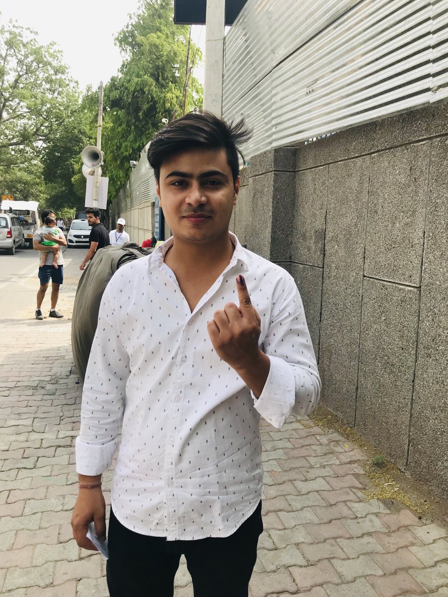Good to see enthusiastic and young voters. 
#IndiaVotes #GeneralElections2019