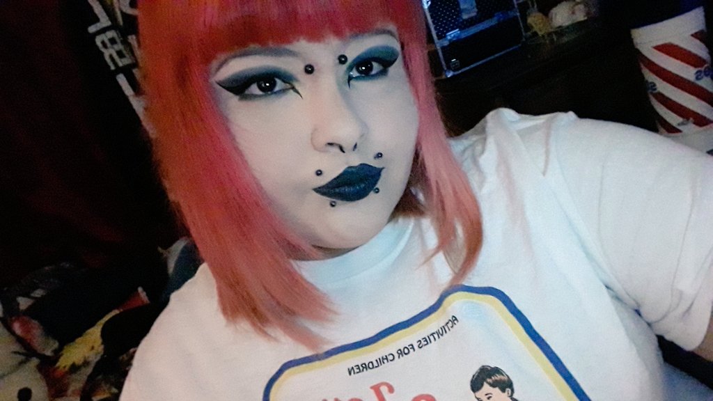 KittyUchiha66's tweet photo. Bleh .

#goth #makeuplife #bodymod #eyeshadow #eyeliner #pinkhair #makeupartist #makeup #bodymods #ArtistOnTwitter #artist #like #FolloMe https://t.co/BmqxQkap15