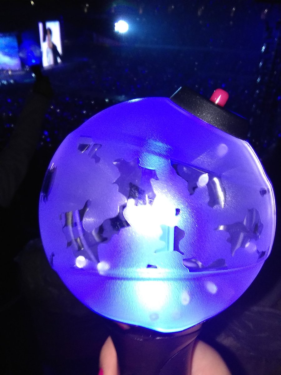 oopmultistan's tweet photo. Tonight was probably- no not probably it WAS the best night of my life!! @BTS_twt are the most funny and amazing people ever. I couldn't tell if it was real or not. I also got an army bomb!! #BTS #๋ฐฉํ์๋
๋จ #BTSXCHICAGO #BTSxSoldierfield #TXTinChicago #TXTANDBTS https://t.co/cpQ9kHdJEi