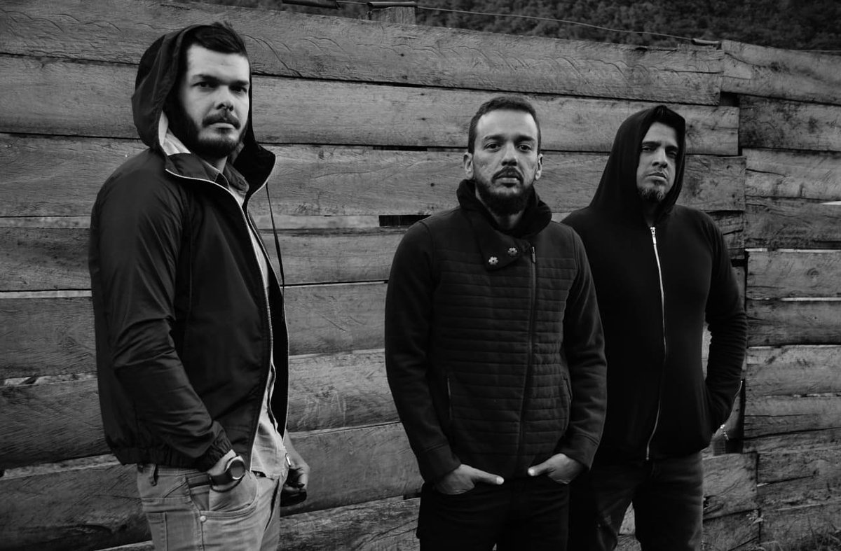 SANTA EPIFANIA:

Macro cosmico,
Poderoso como la creacion
Reconoceme,
Como el algo que despierta el ser
Anacronico,
Pensar que otro ser te salvara
Es tan morbida,
La fragil linea de la verdad.

Foto: 📷 @sofiavargasilva