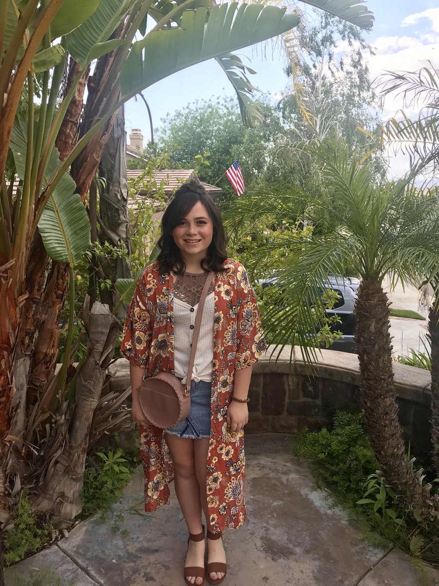 paigebolde's tweet photo. Ready for Zoe’s bat mitzvah! #zochella 🎉 🌵 https://t.co/DKptmlawC8
