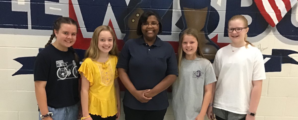 BurgSignClub's tweet photo. I just completed 3 years of TEACHING sign language to LES sign club members. These 4 young ladies were part of the inaugural class and they are the only Ss who have completed 3 years of LEARNING sign language in our sign club. #almostmiddleschool https://t.co/yZFJpBJVFf