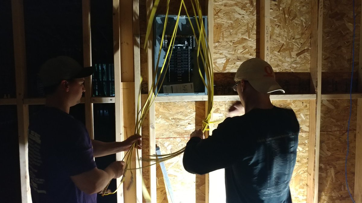 CoachPeevey's tweet photo. Who said you need an electrician when your a Peevey!
#selfcontracting
#PeeveyBrothers
#LuckytobeAlive https://t.co/KYQK5OtSeG