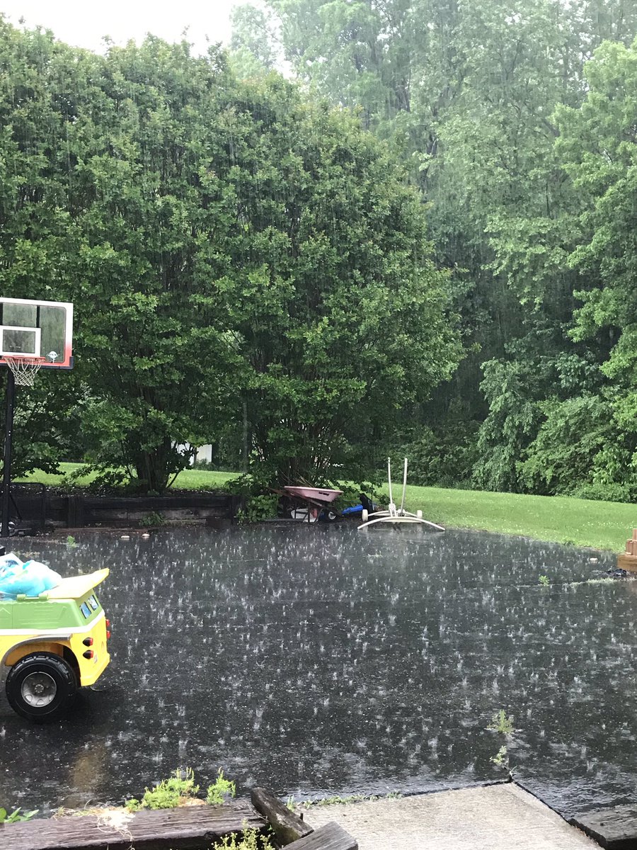 RunEatRalph's tweet photo. The hardest part of a rainy run is going outside. Once you get going, they can be MAGICAL. Get out there, friends.
#running #bibchat #runchat
#alwaysraininghere https://t.co/GMaShY3Lw2