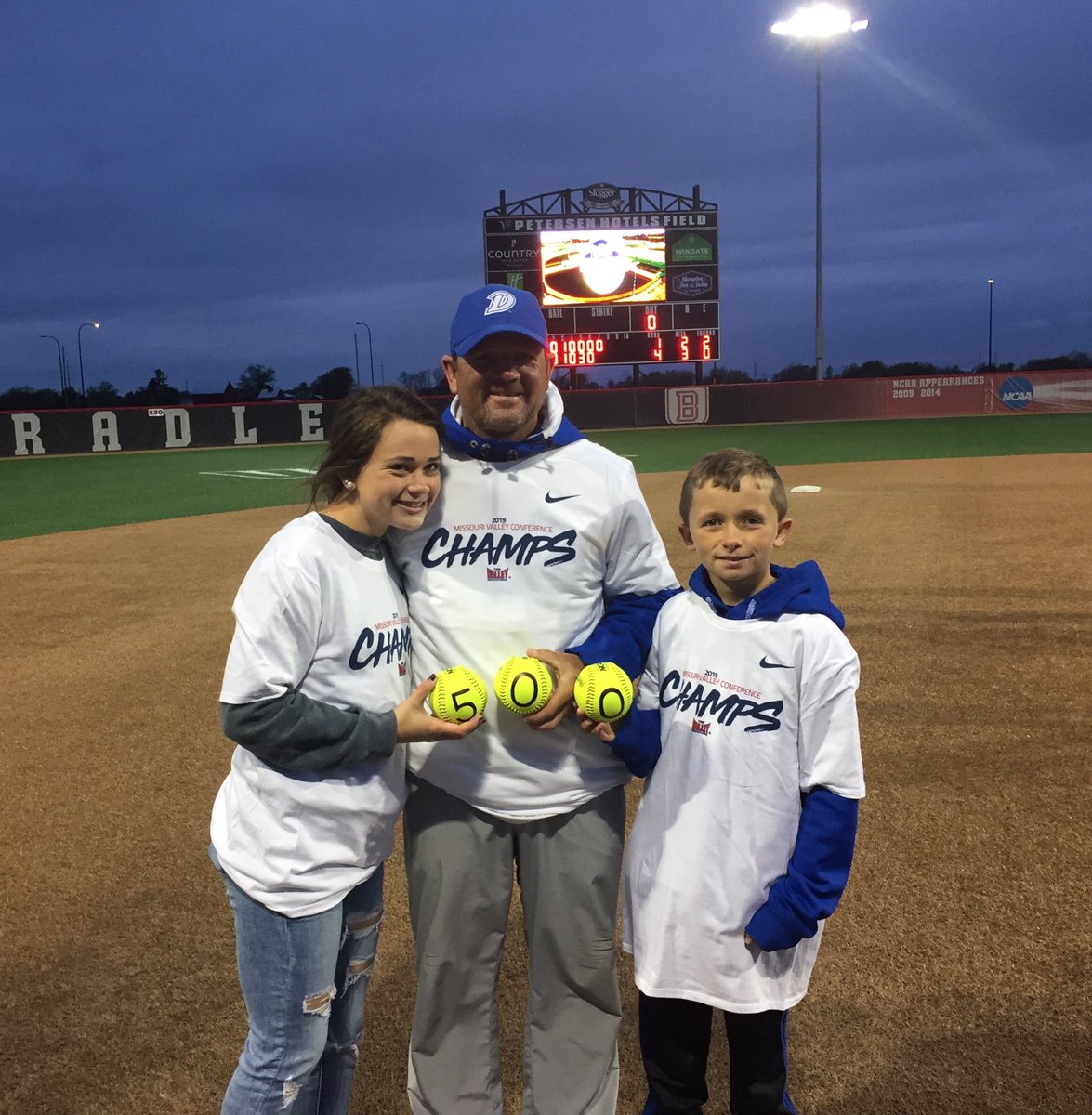 DrakeSoftball's tweet photo. The newest member of ⁦@NCAAsoftball⁩ 5️⃣0️⃣0️⃣ career win club! https://t.co/JwRTTyKk3C